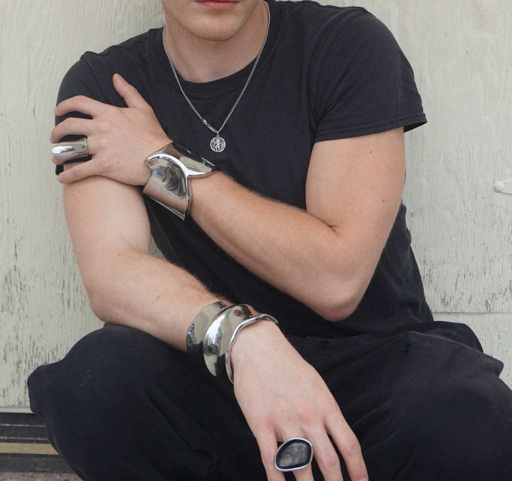 LIQUID HALO BANGLE