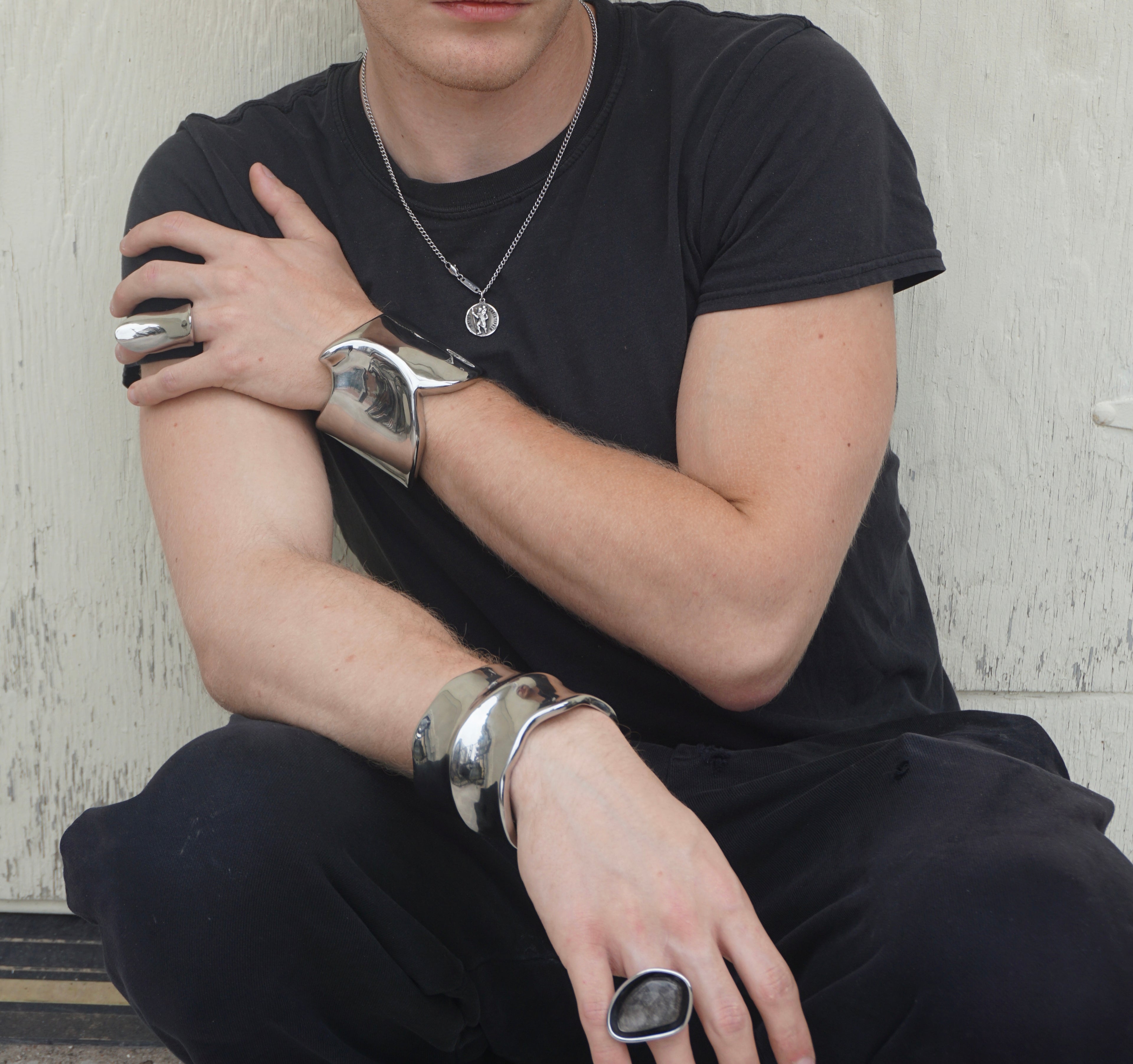 LIQUID HALO BANGLE